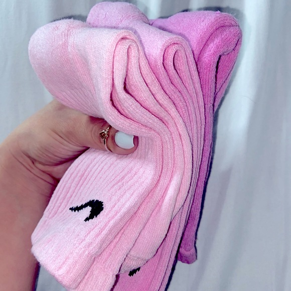 RESTOCK **COPY - 3PACK ALL PINKS 🌸🍬NIKE SOCKS - Picture 3 of 7